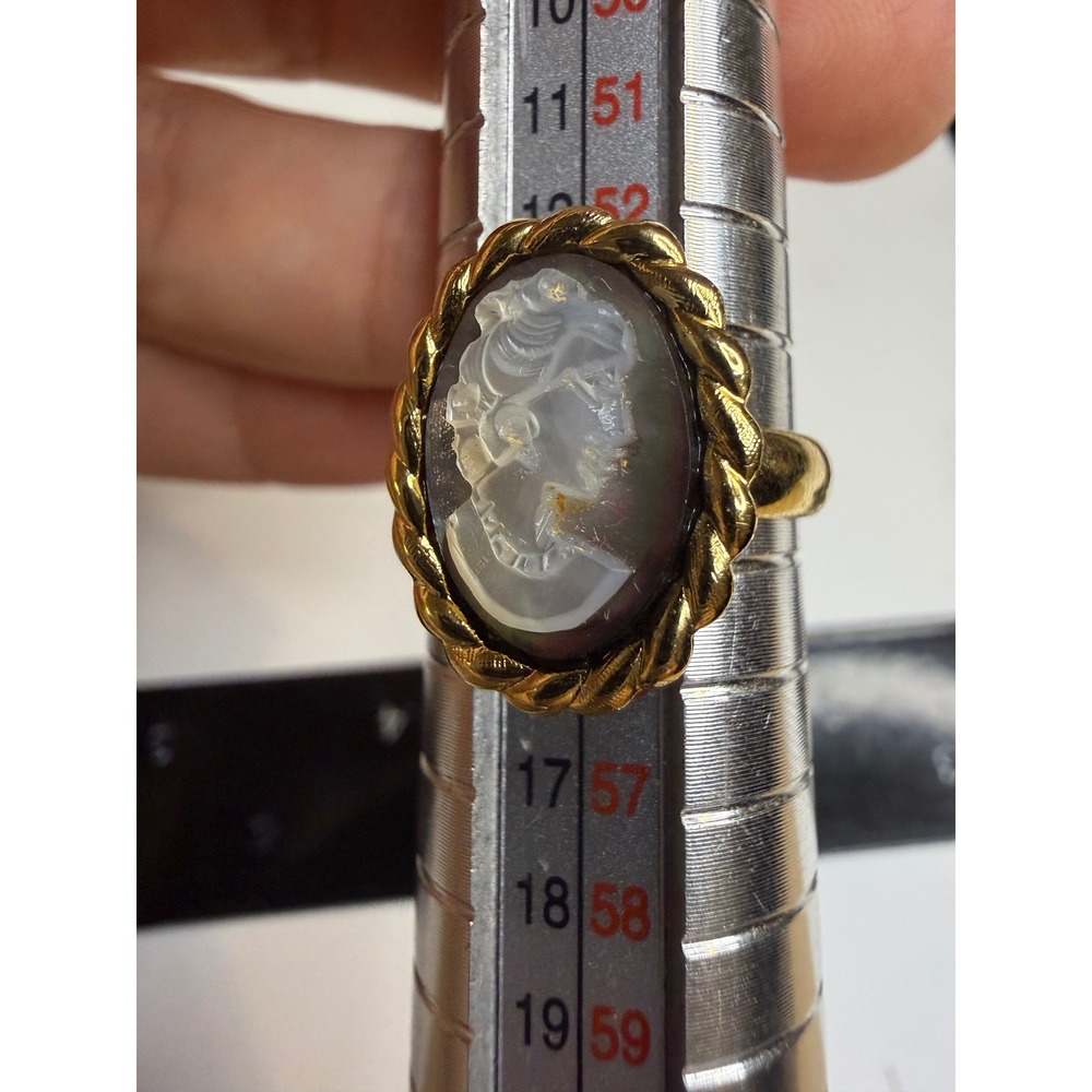 Vintage Gold Tone Cameo Ring Oval Portrait Rope Border Size 7